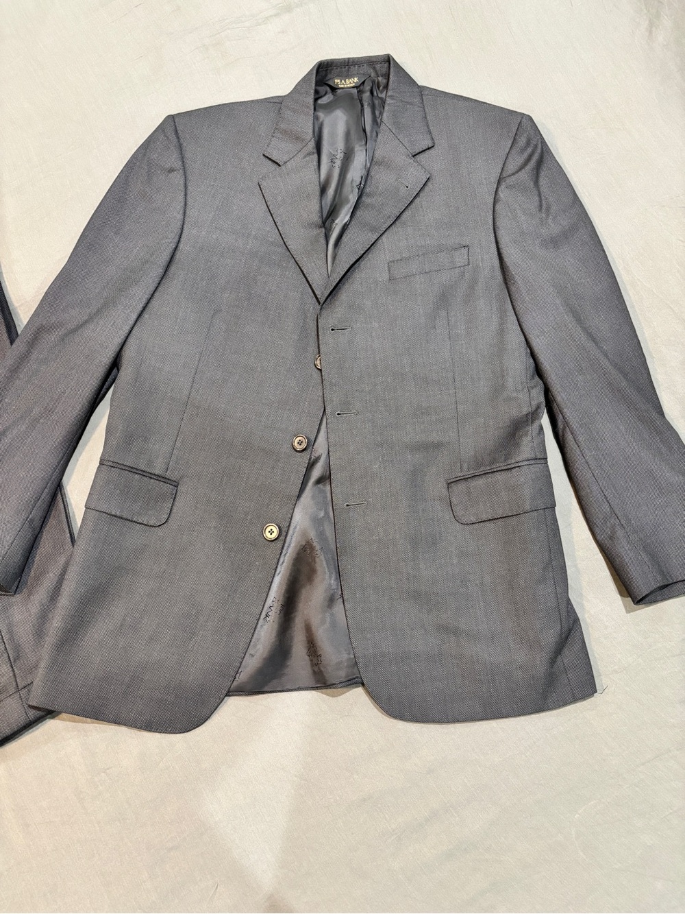 Jos. A. Bank Men's 42R Charcoal Gray Suit - Picture 6 of 14